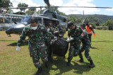 Evakuasi Jenazah Nakes, Prajurit TNI Gugur Diserang KKB Papua