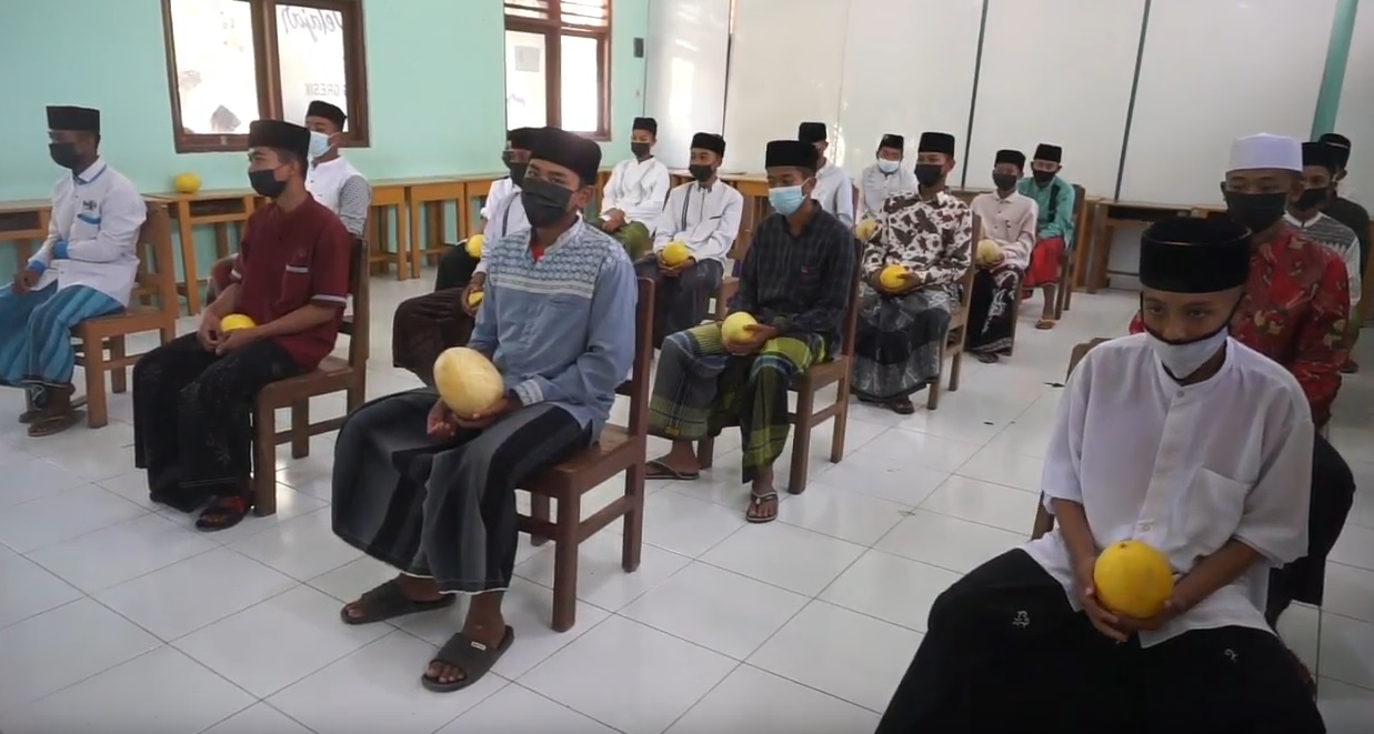 Ikut Vaksin, Santri dan Pelajar Dapat Hadiah Melon