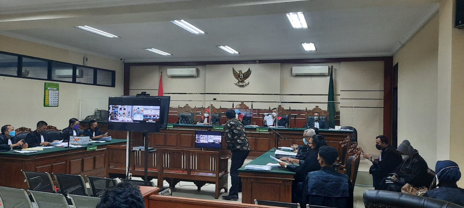 Sidang lanjutan perkara suap jual beli jabatan dengan terdakwa Bupati nonaktif Nganjuk, Novi Rahman Hidhayat kembali digelar di Pengadilan Tipikor Surabaya (Foto / Metro TV)