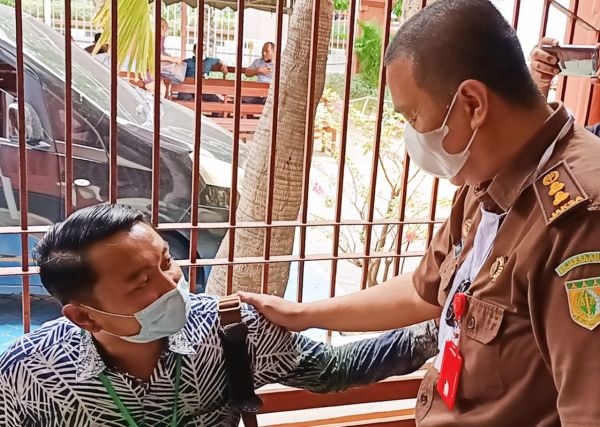 Kejari Surabaya Tangkap Pengacara Sudarmono Saat Dampingi Sidang di Pengadilan
