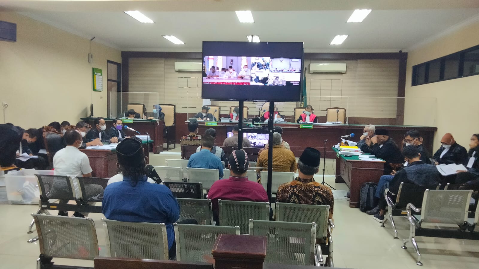 Sidang lanjutan dugaan perkara suap jabatan dengan terdakwa Bupati nonaktif Nganjuk, Novi Rahman Hidhayat kembali digelar di Pengadilan Tipikor Surabaya (Foto / Metro TV)