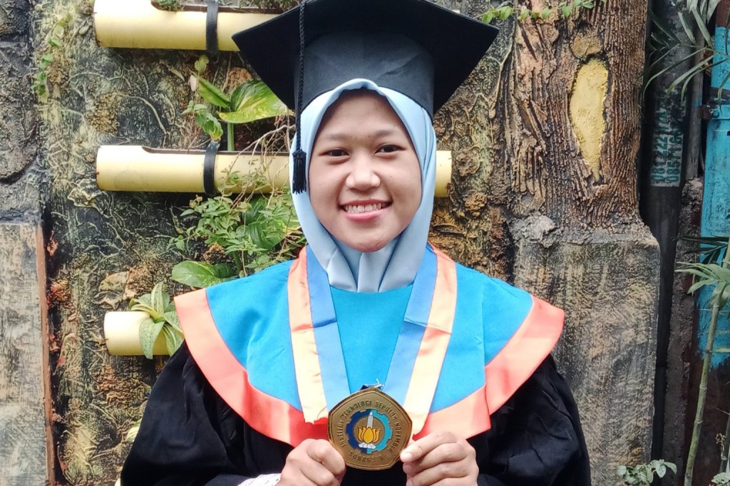 Ini Baru Keren! Anak Satpam Jadi Wisudawan Terbaik Fakultas Vokasi ITS