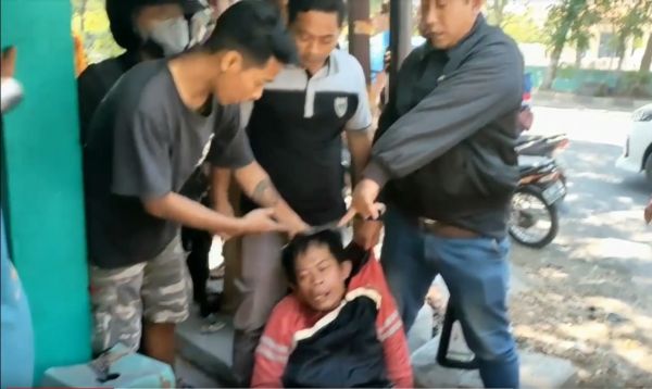 Lamongan Keras <i>Lur</i>! Maling Motor Dikejar, Ditabrak, Nyoyor...