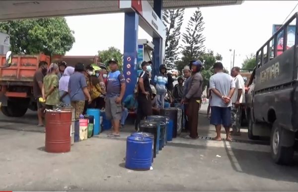 Solar Langka, Antrean Mengular di SPBU Magetan