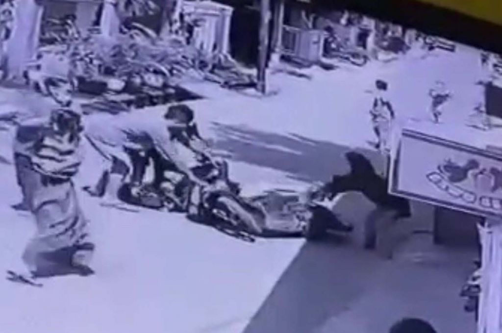 Pelaku pencurian toko keok saat dilawan korban (Foto / Metro TV)