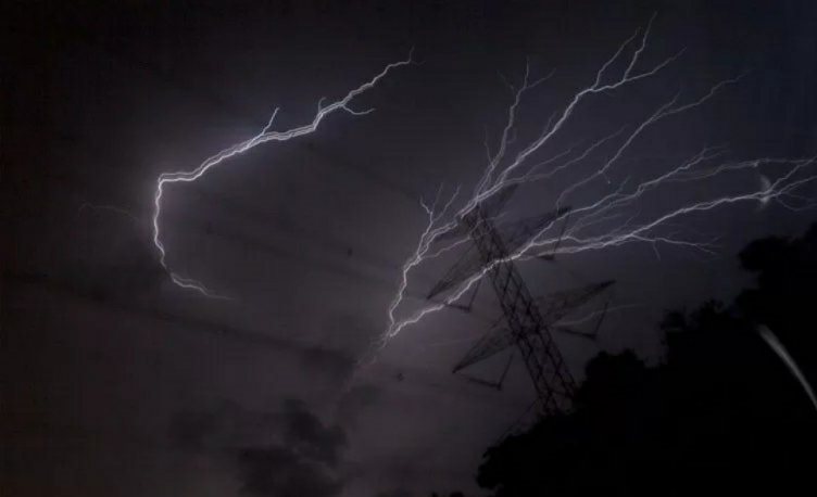 17 Daerah di Jatim Terancam La Nina, Khofifah Minta Waspada!