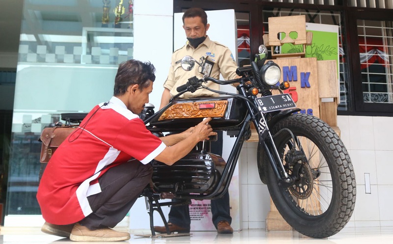 Moge buatan Cone menggunakan tenaga listrik dari baterai laptop bekas (Foto / Metro TV)