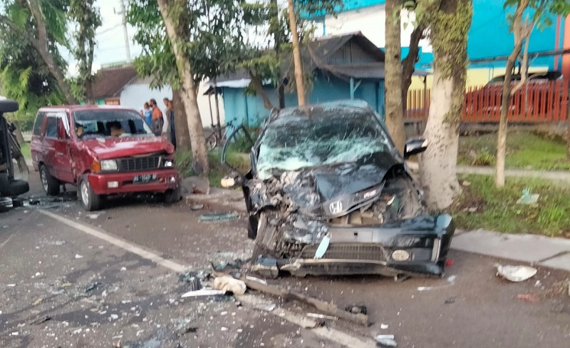 2 Mobil dan Truk  Tabrakan di Malang, Satu Tewas