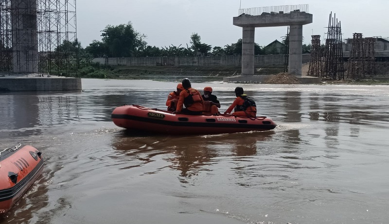 Pencarian korban perahu terbalik di Bojonegoro kembali dilanjutkan hari ini (Foto / Basarnas)