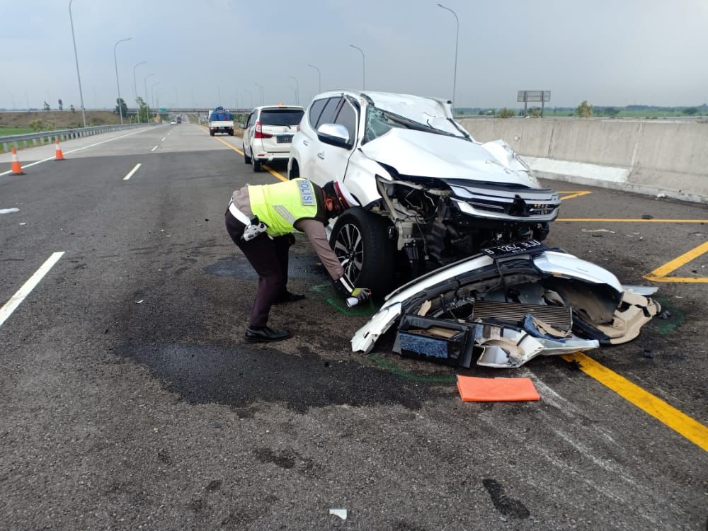 Mobil Pajero yang ditumpangi Vanessa dan suami hancur (Foto / Metro TV)