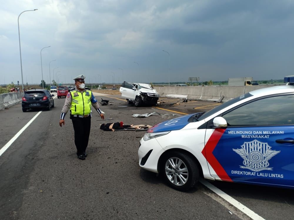 Jasad yang diduga Vannesa Angel terpisah dari mobil sejauh 20 meter. (ft/ist)