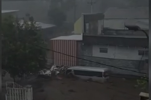 Banjir bandang menerjang kawasan Bumiaji, Kota Batu Jawa Timur. (ist)