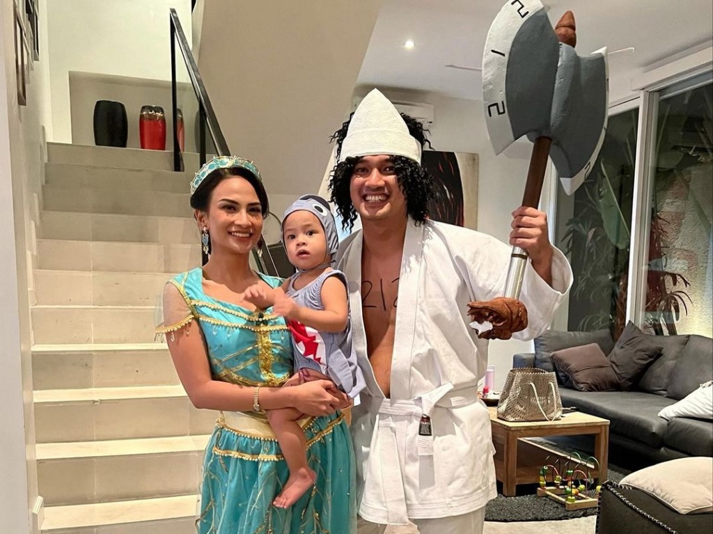Vanessa Angel bersama suami dan anaknya (Foto: instagram)
