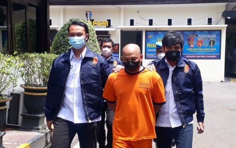 MK, pelaku penusukan di Malang ditangkap (Foto / Metro TV)