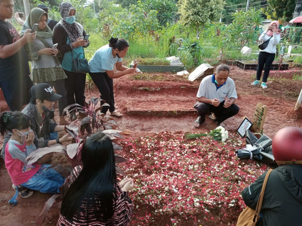Makam Vannesa Angel dan Bibi Ardiansyah Hancur, Foto Hilang!