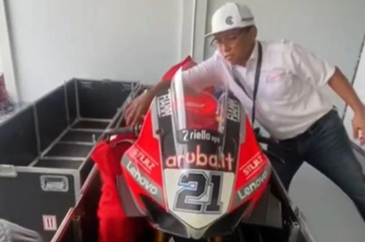 Tim Ducati marah dan protes kepada penyelenggara lantaran motornya dibongkar tanpa izin (Foto / Istimewa)