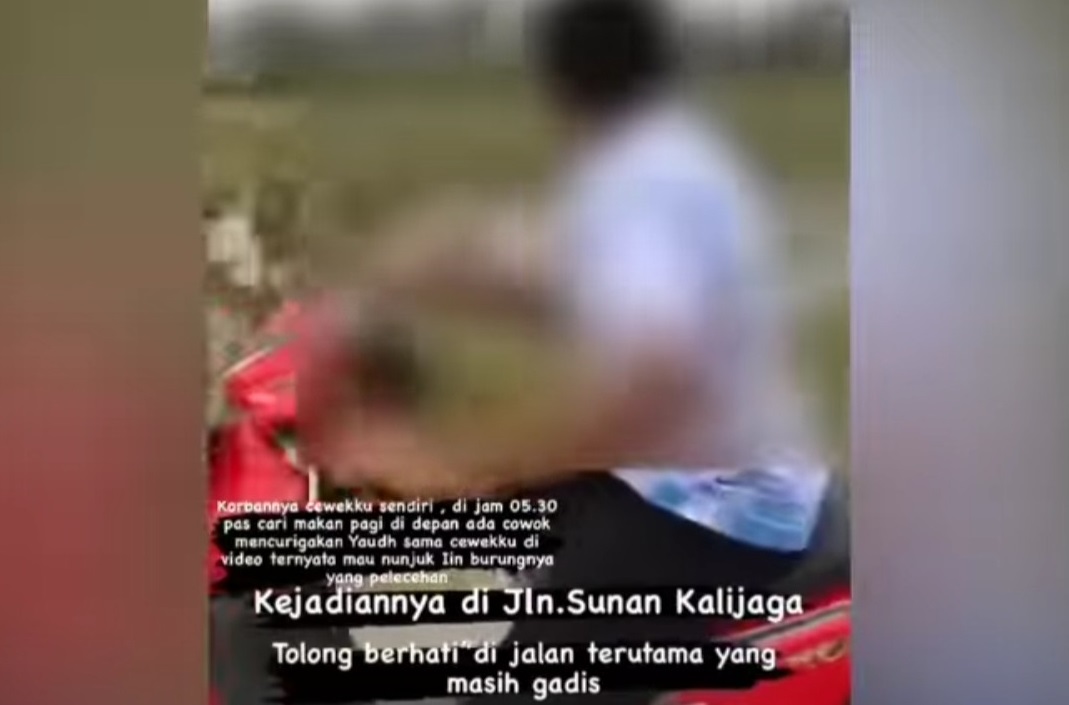 Video singkat saat seorang pria di Bojonegoro menunjukkan alat kelaminnya di depan umum (Foto / Istimewa)
