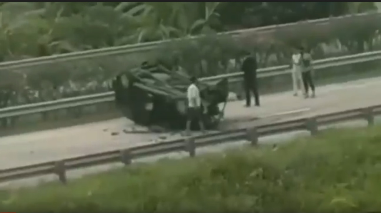 Mobil Terbalik di Tol Pasuruan-Gempol, 1 Penumpang Tewas!