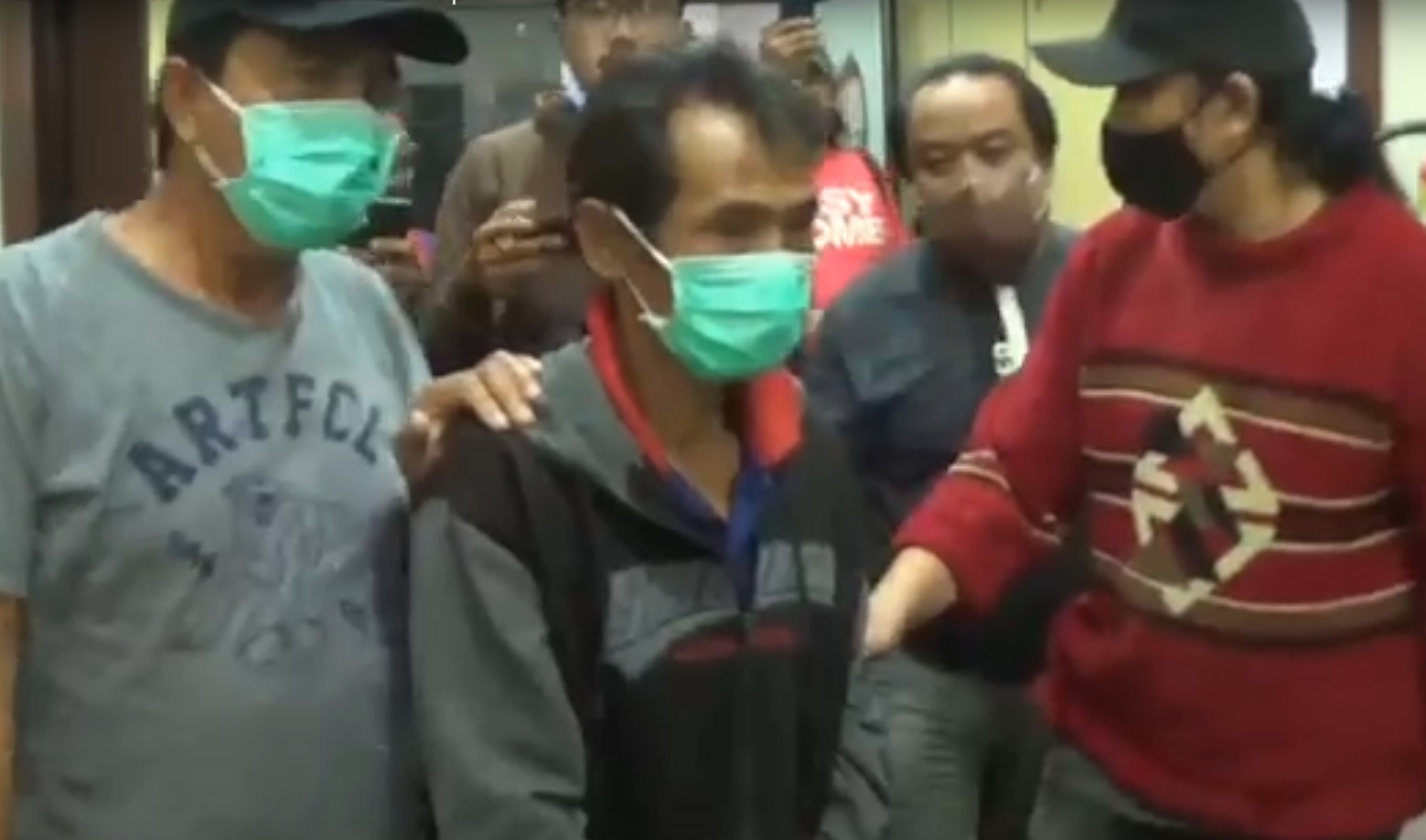 Tersangka pelaku pembunuhan istri sendiri digelandang ke Mapolres Malang. (metrotv)