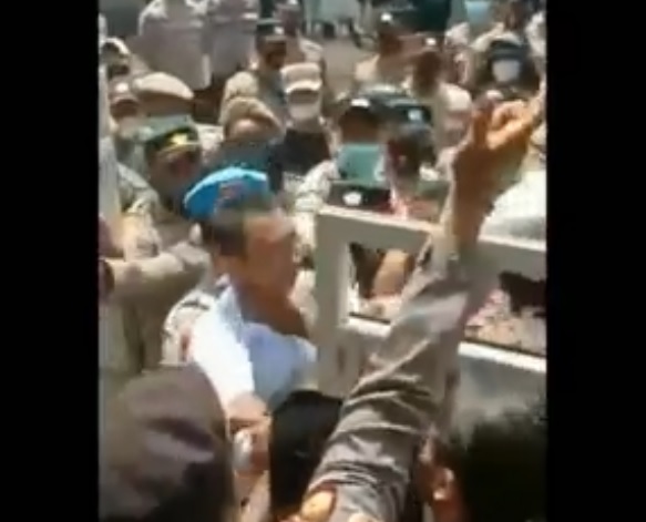 Pilkades Probolinggo Memanas, Demonstran Baku Hantam