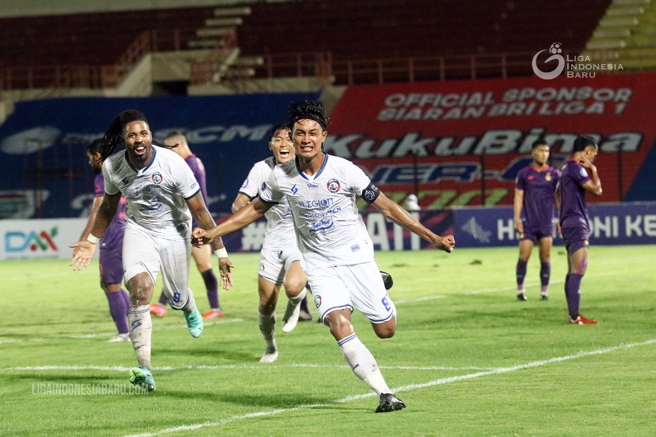 Drama 5 Gol, Arema Tekuk Persik