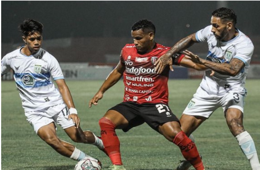 Penalti Menit Akhir! Bali United Hempaskan Persela