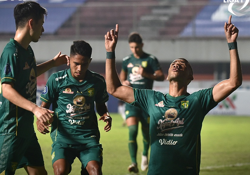 Selebrasi gol para pemain Persebaya Surabaya. (Foto: Twitter BRI Liga 1)
