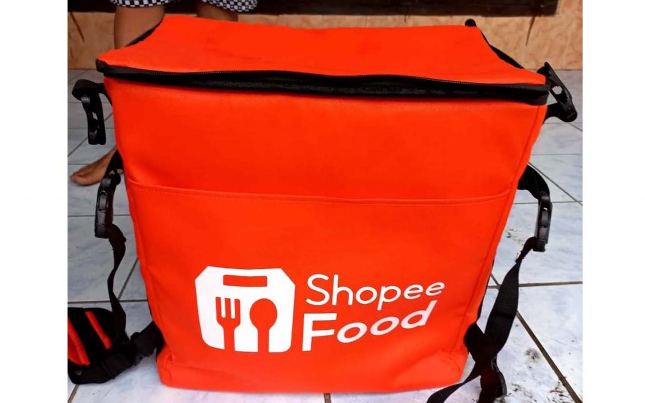 Boks shopee Food yang digunakan untuk membuang bayi di Sidoarjo (Foto / Metro TV)