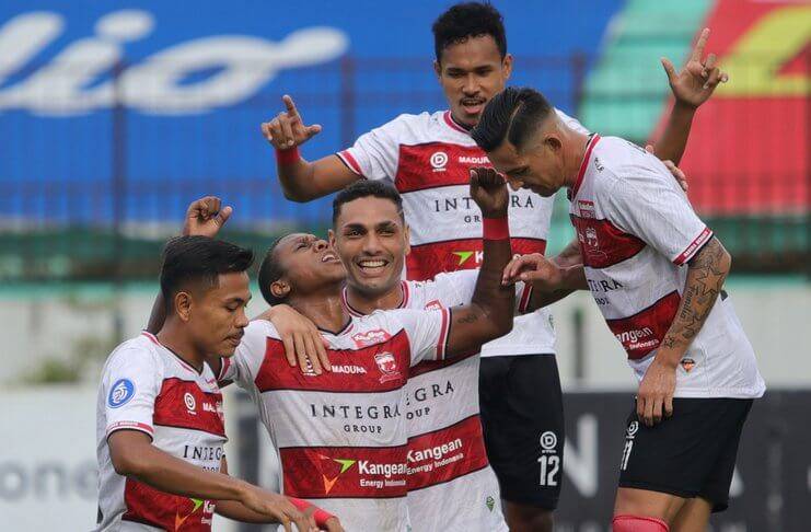 Selebrasi gpemain Madura United usai membobol gawang Persik. (Foto:MU)