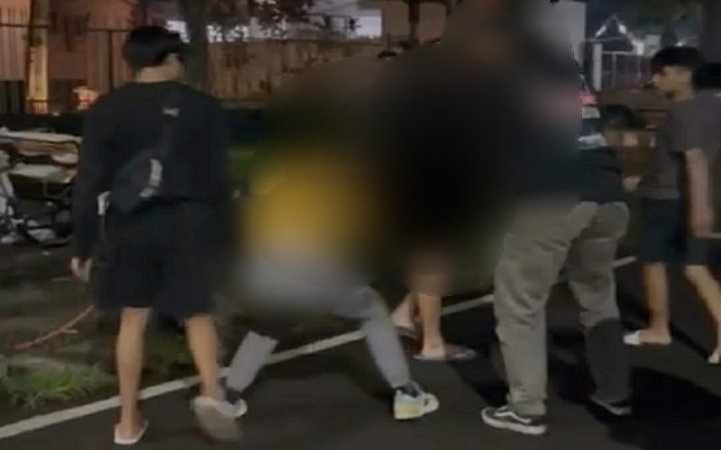 Tangkapan layar kasus penganiayaan remaja di Malang yang viral di medsos (Foto / Metro TV)