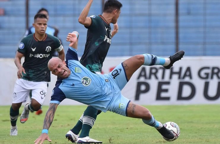 Hattrick Ciro Benamkan Persela