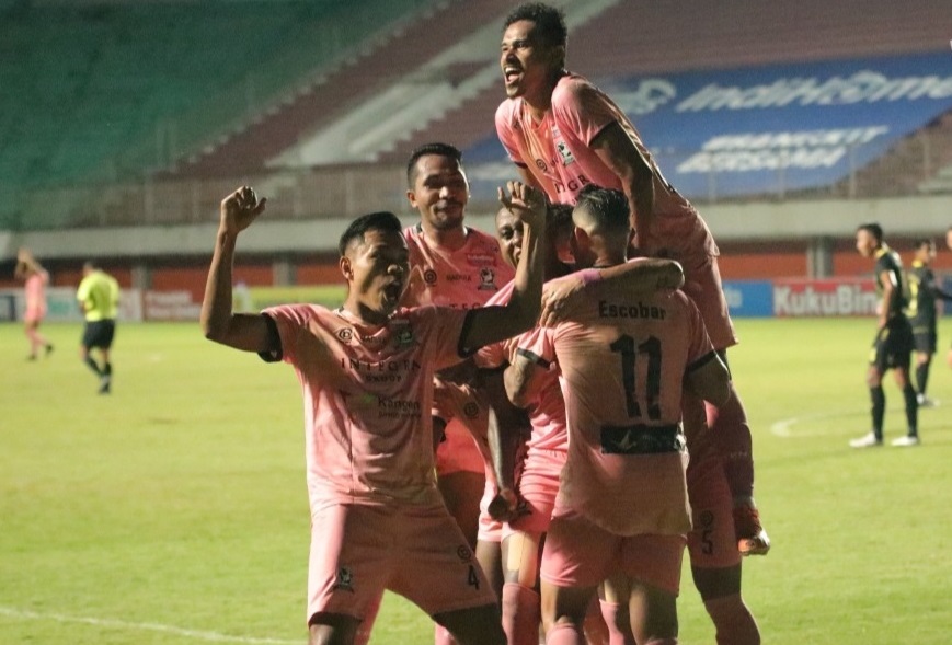 Madura United merayakan kemenangan atas PS Barito Putra dengan skor 3-0 (Foto / Istimewa)