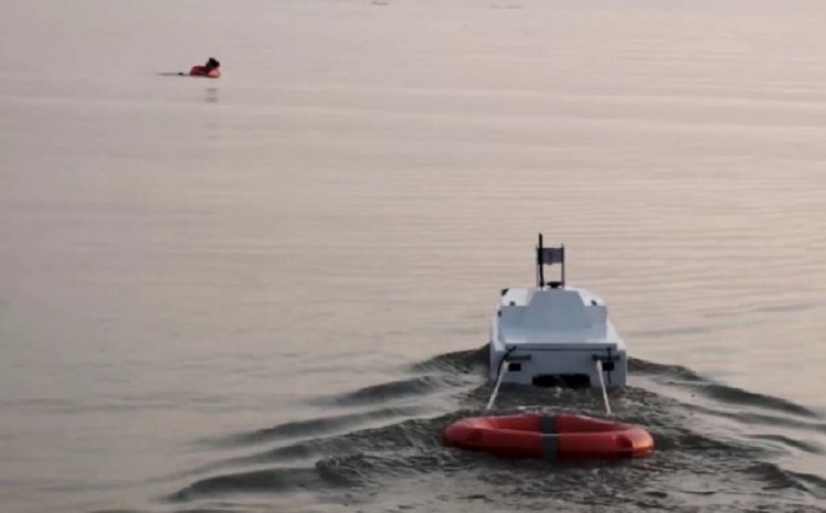 Yolo Boat saat melakukan penyelamat korban tenggelam (foto / ITS)