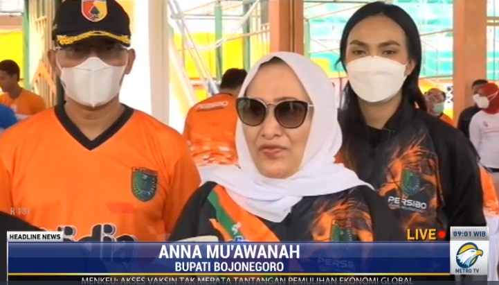 Bupati Bojonegoro Anna Mu'awanah saat launching tim Persibo  (tangkapan layar Metro Tv)