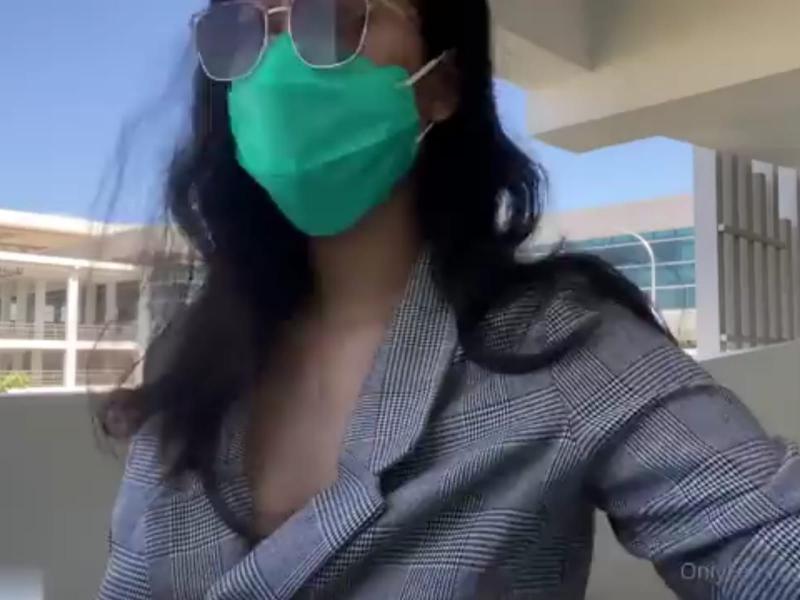 Siskaeee yang pamer payudara di Bandara YIA ditangkap polisi karena aksi eksibisonis.(ist)