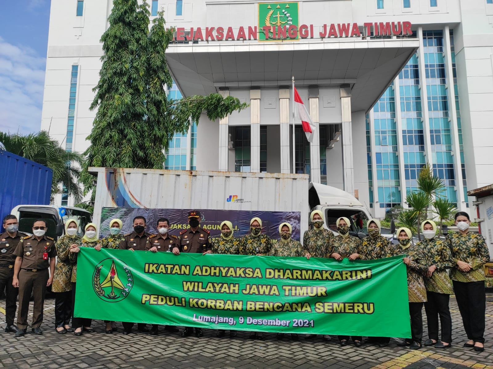 Kajati Jatim Berangkatkan Bantuan Korban Erupsi Semeru Senilai Rp 600 Juta