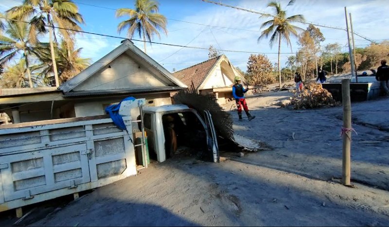 Pencarian korban di Kampung Renteng Semeru ( Foto / Metro TV)