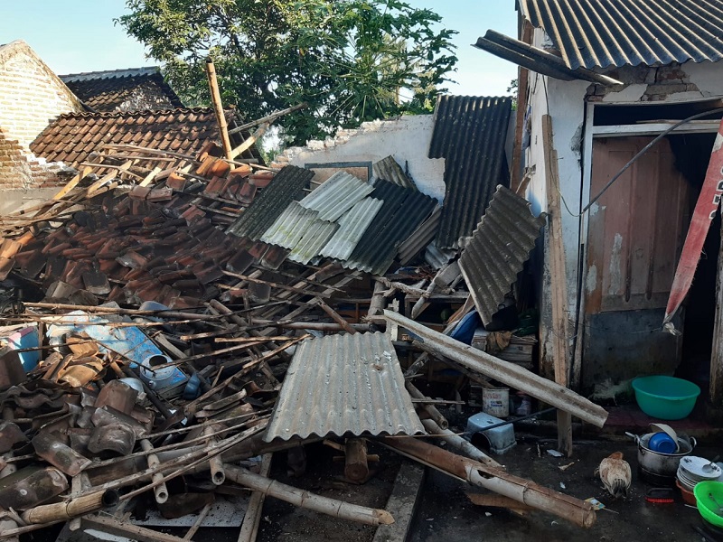  Rumah rusak akibat gempa di Jember, Jawa Timur. (DOK BNPB) Rumah rusak akibat gempa di Jember, Jawa Timur. (DOK BNPB)