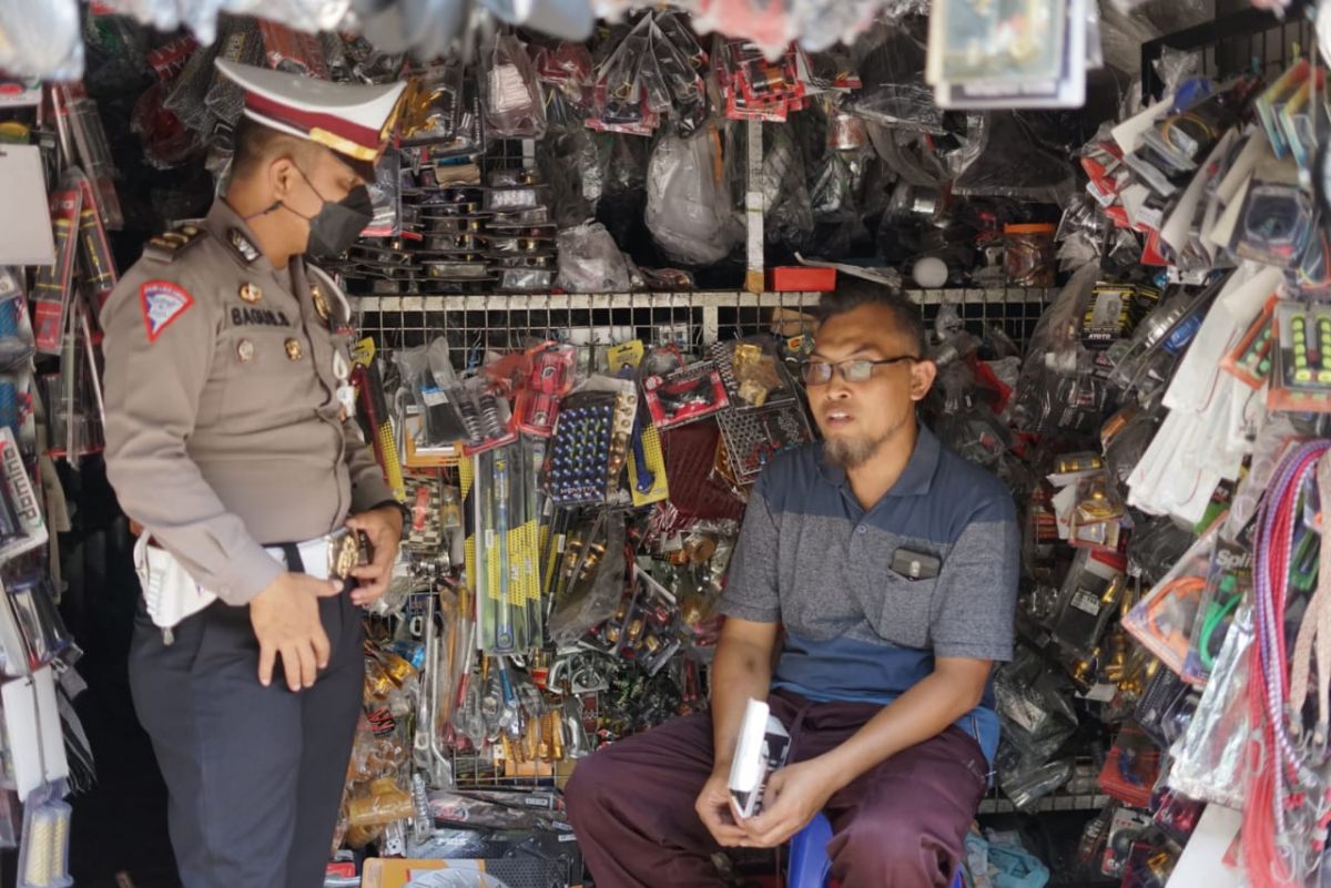 Satlantas Polres Ponorogo menyisir sejumlah bengkel dan penjual knalpot brong (Foto / Istimewa)