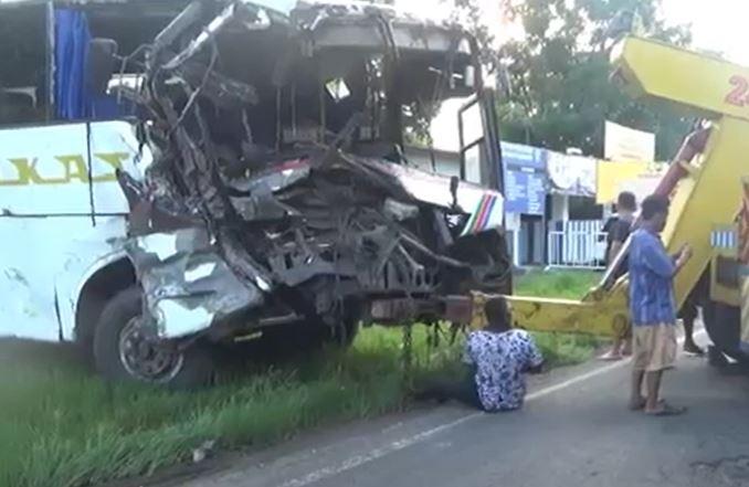 Kondisi kemudi bus yang hancur setelah menabrak truk (Foto/ Metro TV)