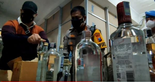 Gudang Ribuan Miras di Sidoarjo Digerebek, Siap Edar untuk Tahun Baru!