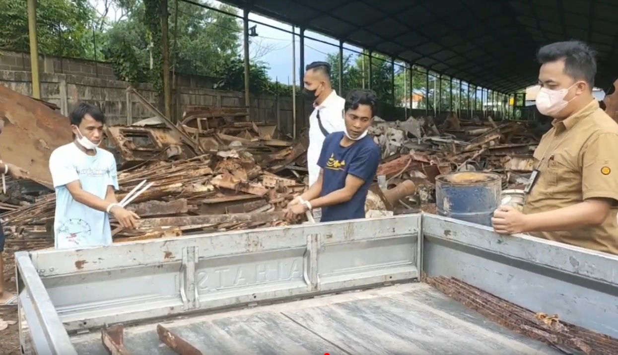 Demi Beli Chip, 2 Mahasiswa dan Satpam Curi Besi Tua