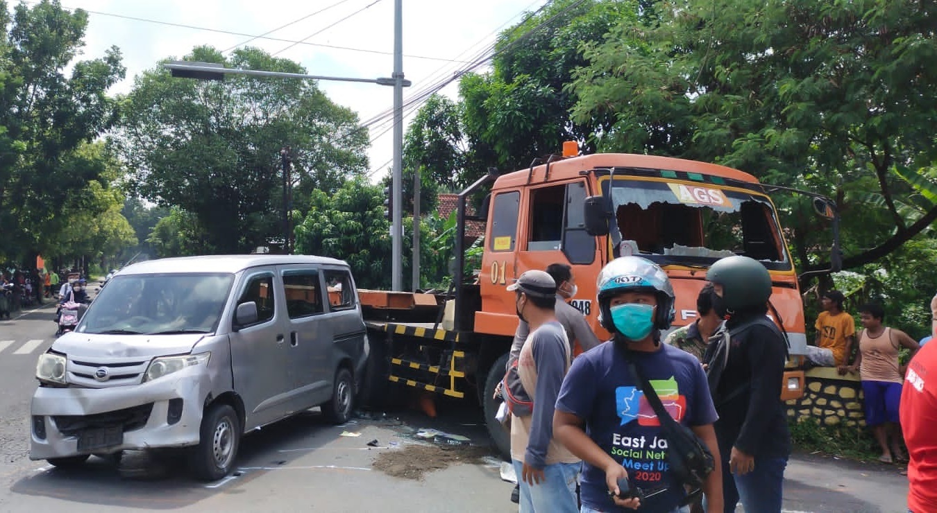 5 Kendaraan di Jombang Terlibat Kecelakaan Beruntun, 1 Tewas 2 Kritis