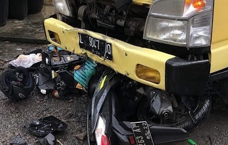 Pasutri Gresik Dihantam Truk, Suami Tewas Istri Kristis