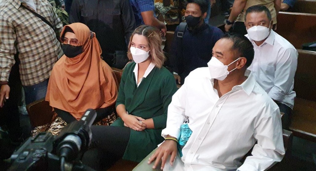 Nia Ramadhani dan Ardi Bakrie Divonis 1 Tahun Penjara, Bukan Rehabilitasi