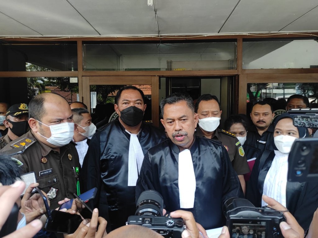 Herry Wirawan, Pemerkosa 13 Santriwati Dituntut Hukuman Mati dan Kebiri