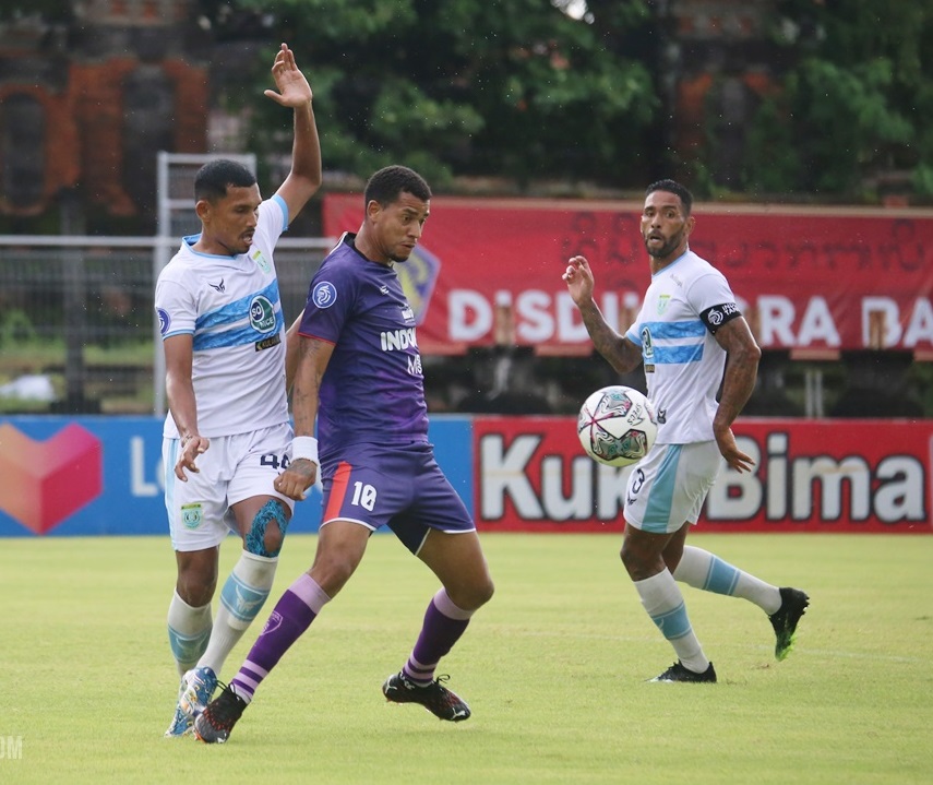 Kian Terbenam, Persela Lamongan Digunduli Persita