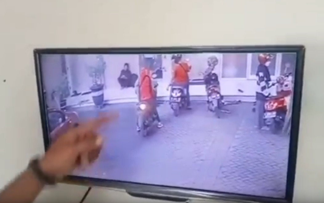 Sejoli Curi Motor di SPBU Terekam CCTV