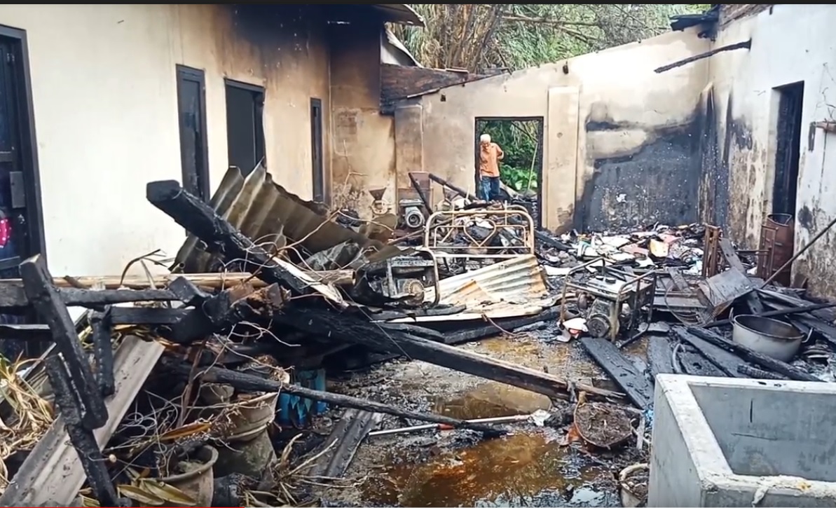 Gudang Gereja dan Rumah Pendeta di Kediri Terbakar