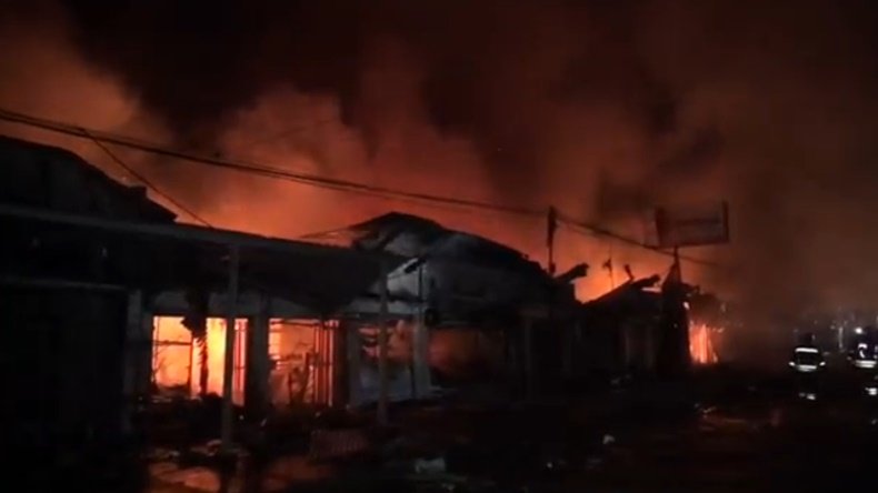 Pasar Bululawang, Malang hangus terbakar Minggu dini hari (Foto / Metro TV)